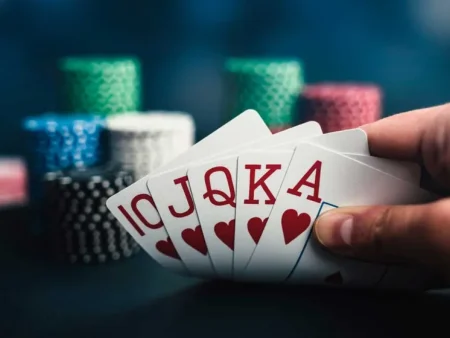 Các Loại Bài Poker Phổ Biến và Chiến Lược Chơi Hiệu Quả